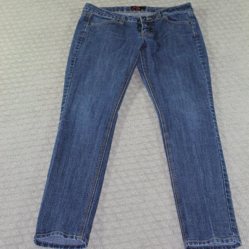 Forever 21 Women's 28x31 Low Rise Straight Leg Blue Jeans EUC